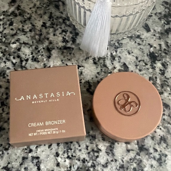 Anastasia Beverly Hills Cream Bronzer In caramel - Picture 6 of 8